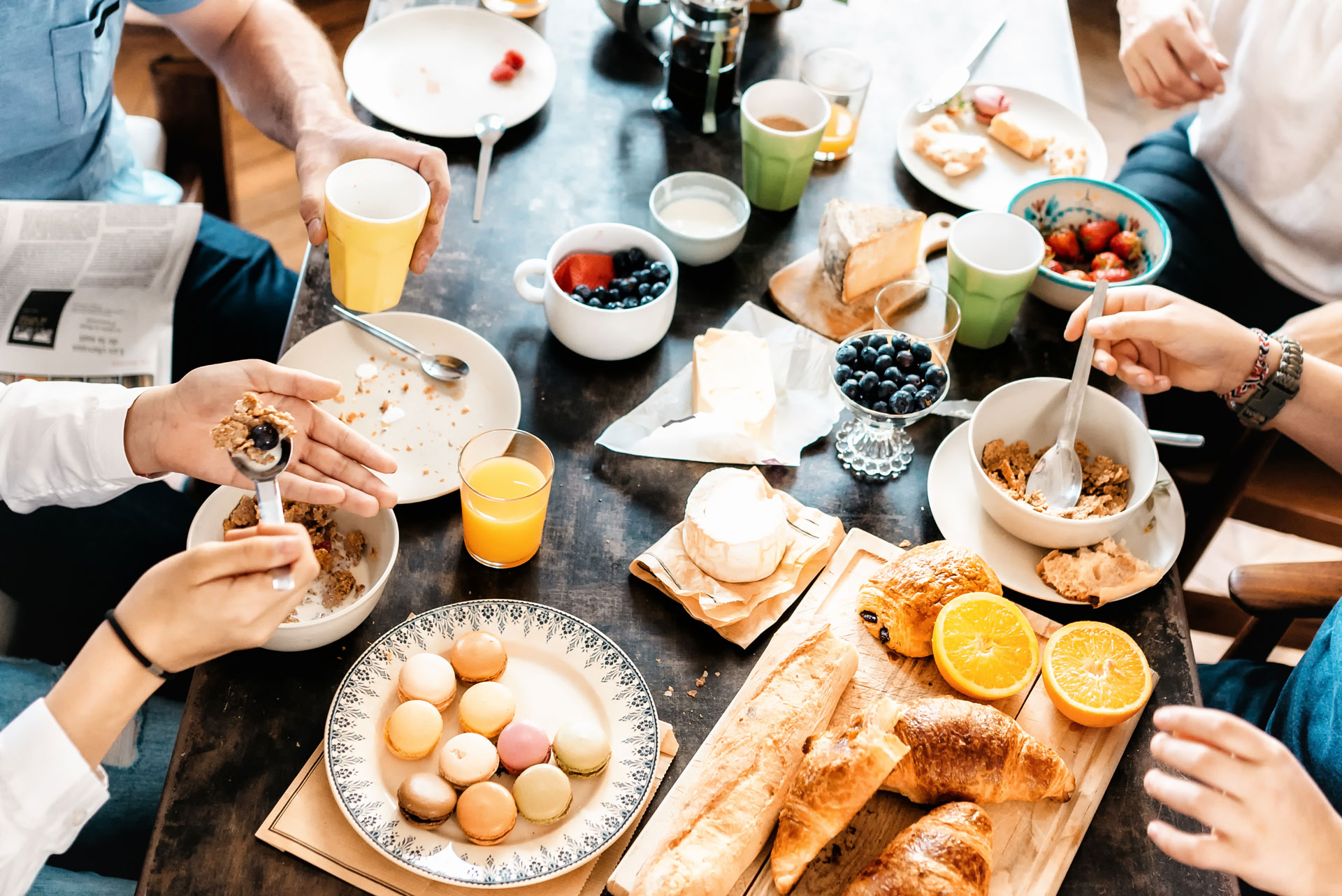 Breakfast and the city. Завтрак. Завтрак в кафе. Завтрак бранч обед. Завтрак в кофейне.